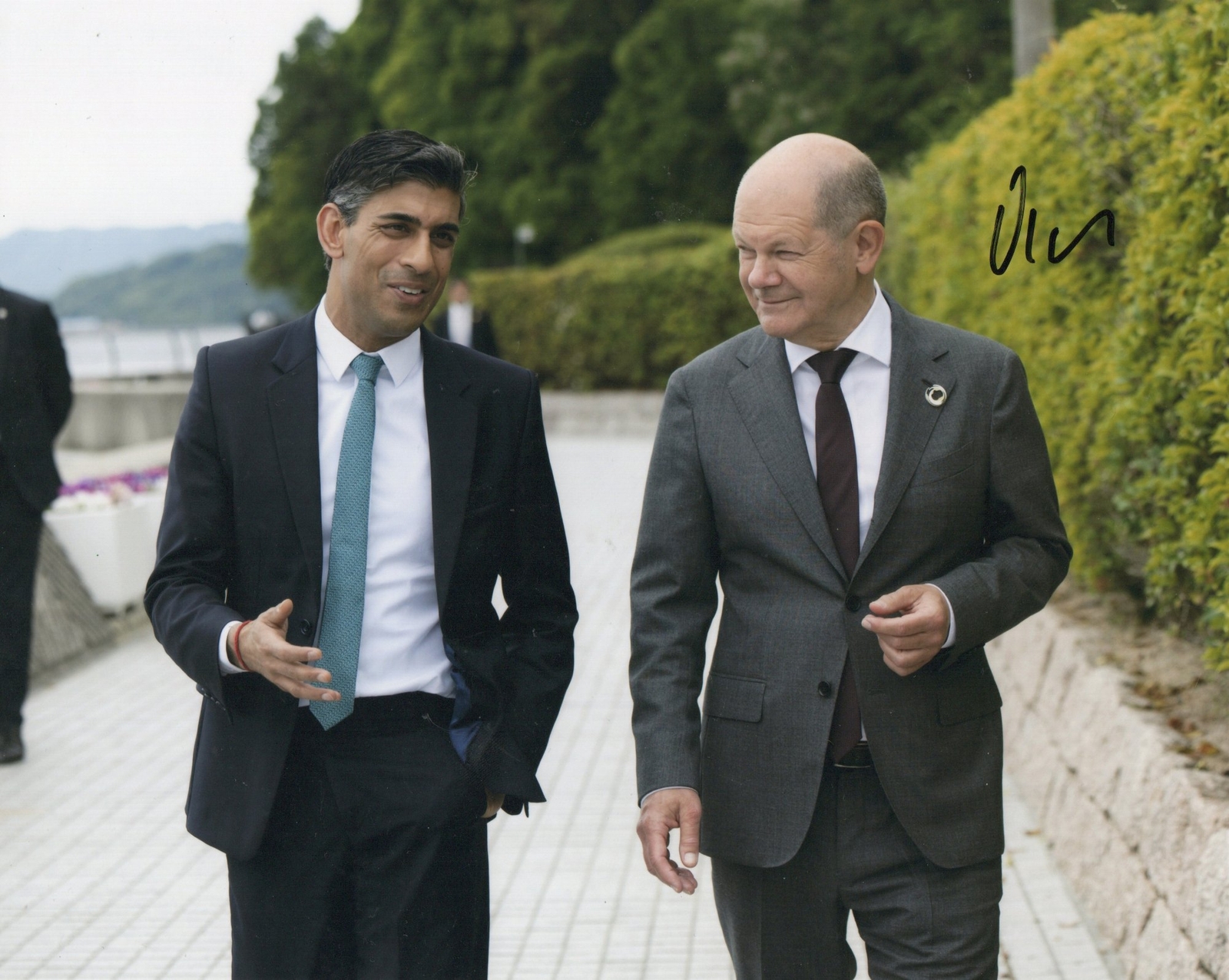 Olaf Scholz signed item