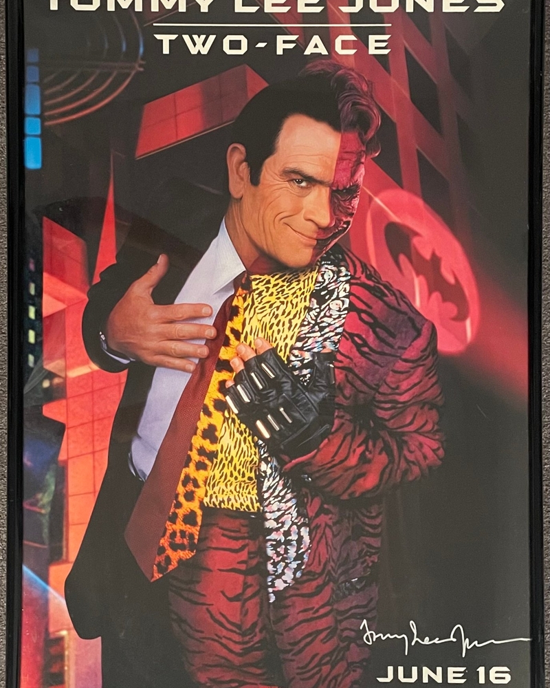 Tommy Lee Jones signed item