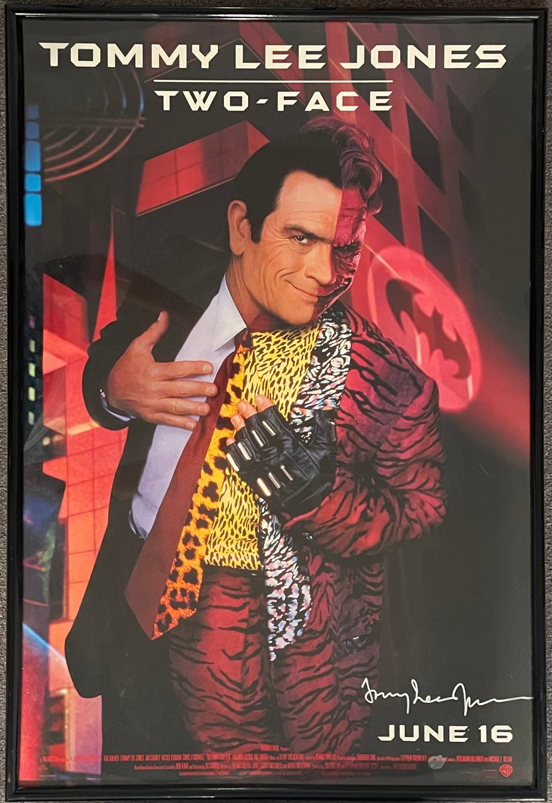 Tommy Lee Jones signed item