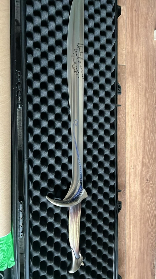 Richard Armitage signed united cutlery orcrist replica