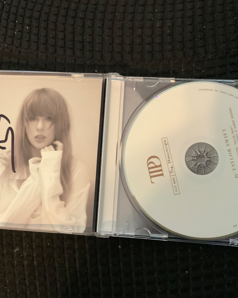 Taylor Swift signed item