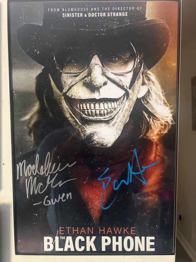 Ethan Hawke & Madeleine McGraw signed item