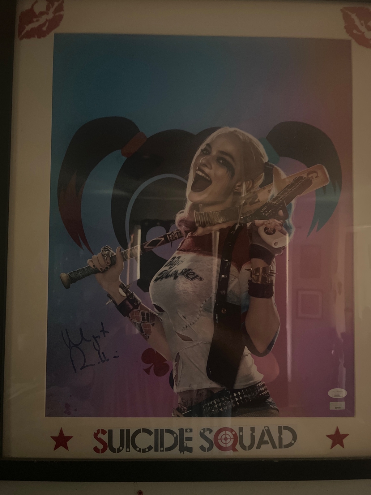 Margot Robbie signed item