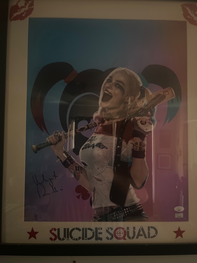 Margot Robbie signed item