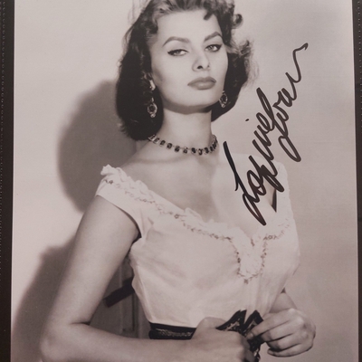 Sophia Loren signed item