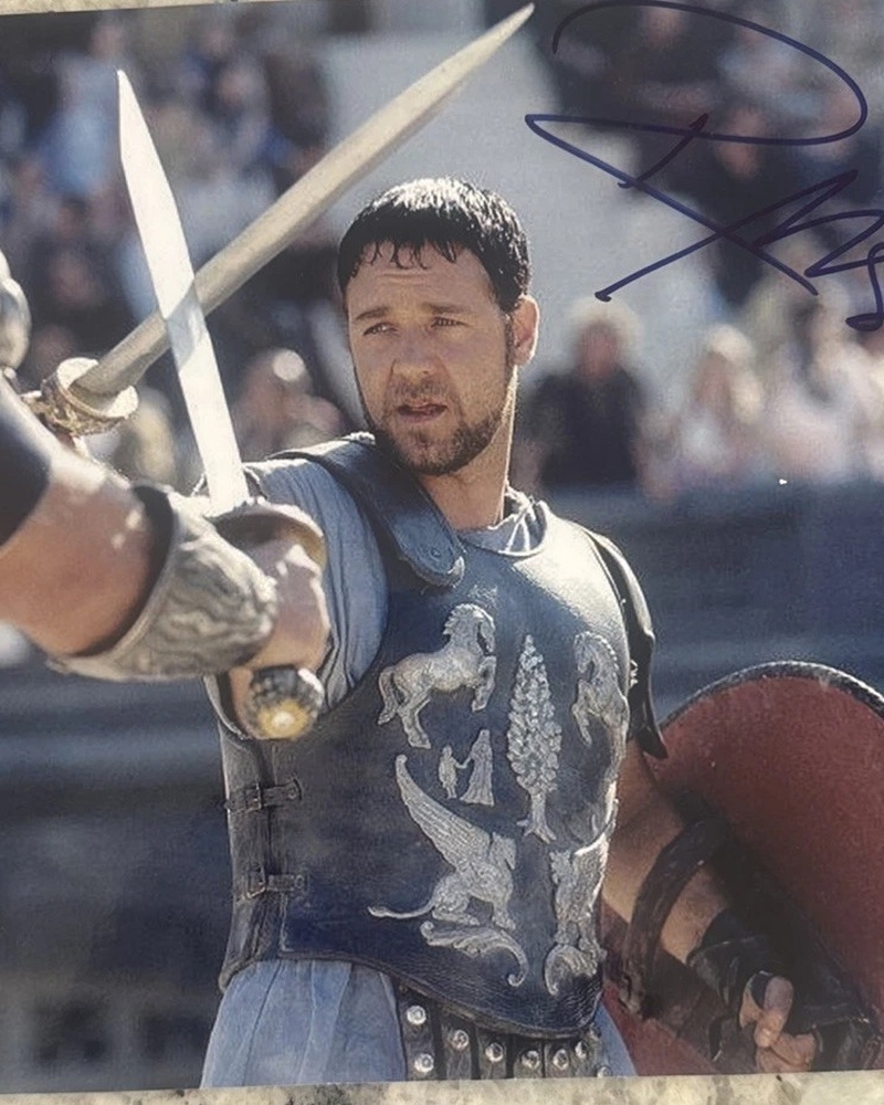 Russell Crowe signed item