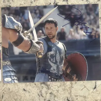 Russell Crowe signed item
