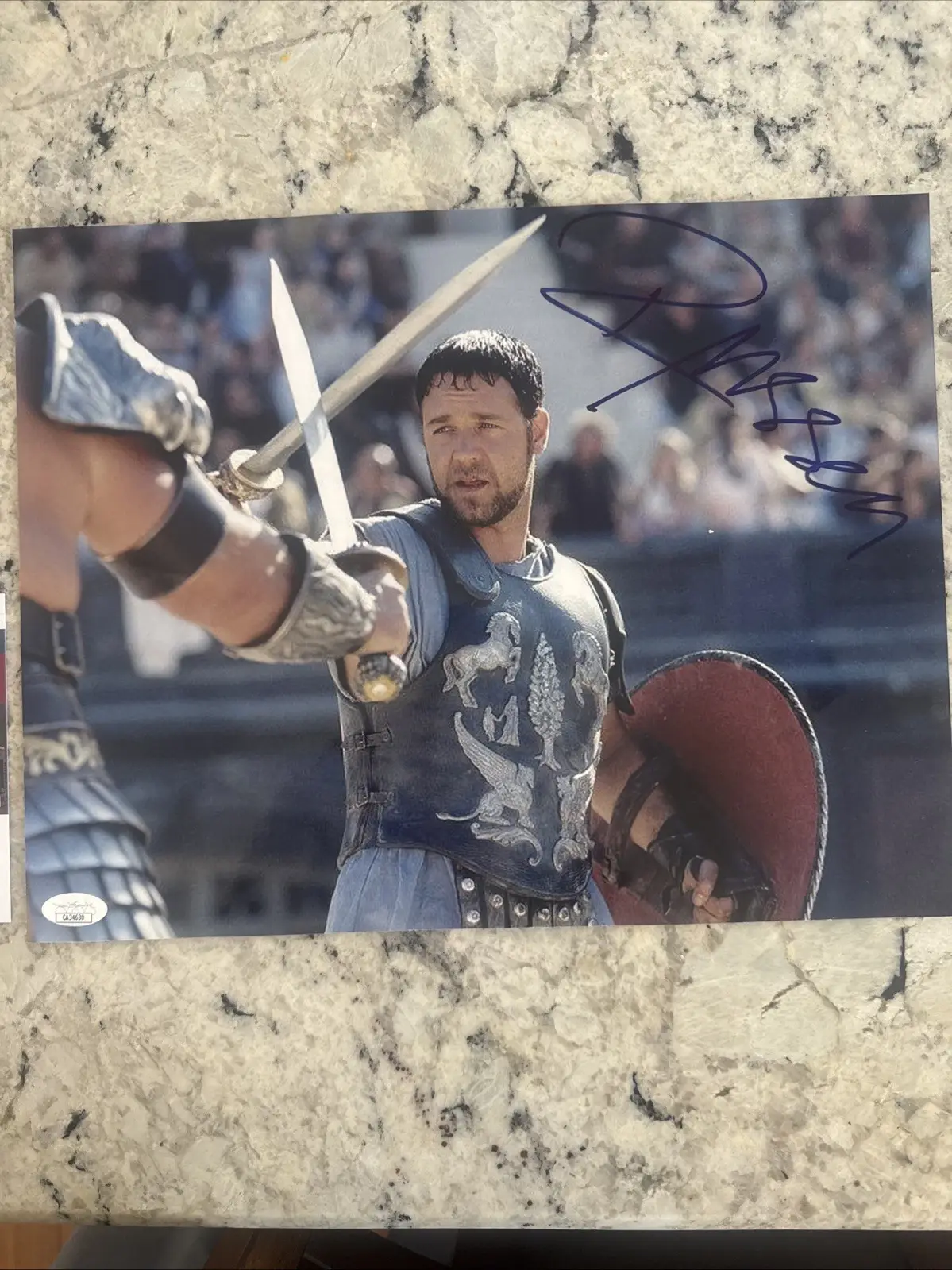 Russell Crowe signed item