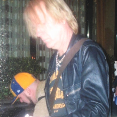 Tom Hamilton Autograph Profile