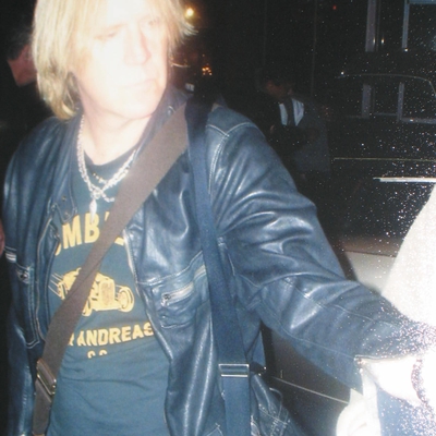Tom Hamilton Autograph Profile