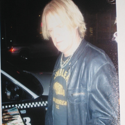 Tom Hamilton Autograph Profile