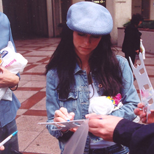Jennifer Love Hewitt with Autograph Pros