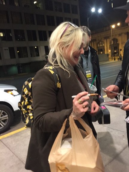 Elle King with RACC Trusted collector Autograph Pros