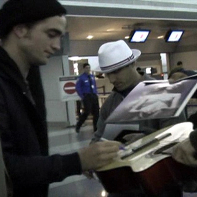 Robert Pattinson Autograph Profile