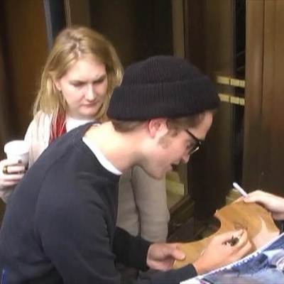 Robert Pattinson Autograph Profile
