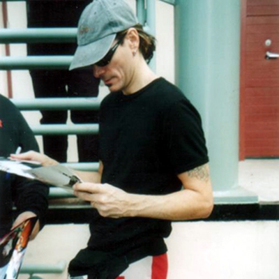 Steve Vai Autograph Profile