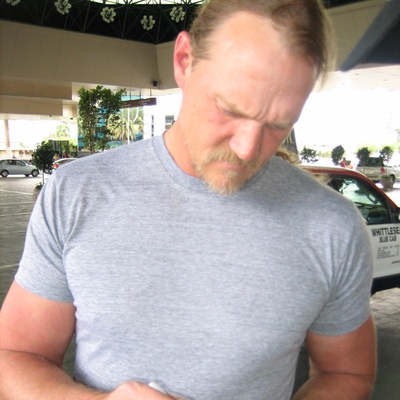 Trace Adkins Autograph Profile