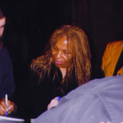 Roberta Flack Autograph Profile