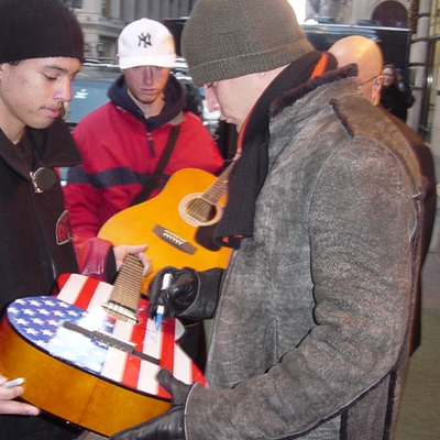 Dave Matthews Autograph Profile