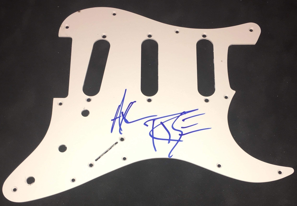 Axl Rose (71116) Signature Database by RACC Real Autograph Collectors