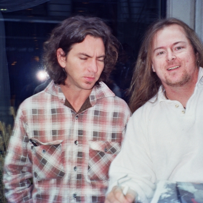 Eddie Vedder Autograph Profile