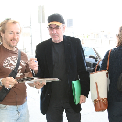 Neil Diamond Autograph Profile