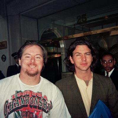 Eddie Vedder Autograph Profile