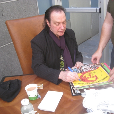 Dave Davies Autograph Profile