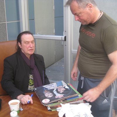 Dave Davies Autograph Profile