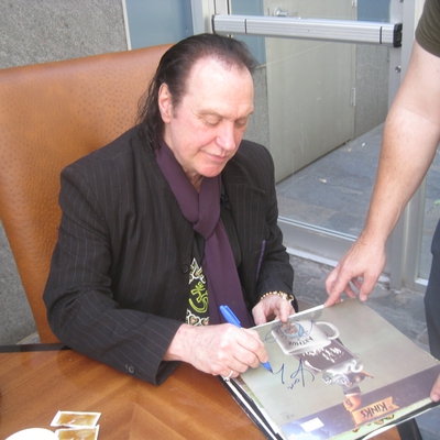 Dave Davies Autograph Profile