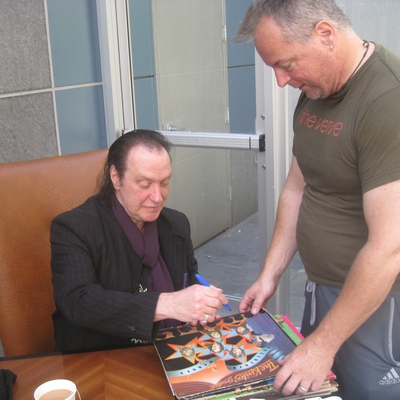 Dave Davies Autograph Profile