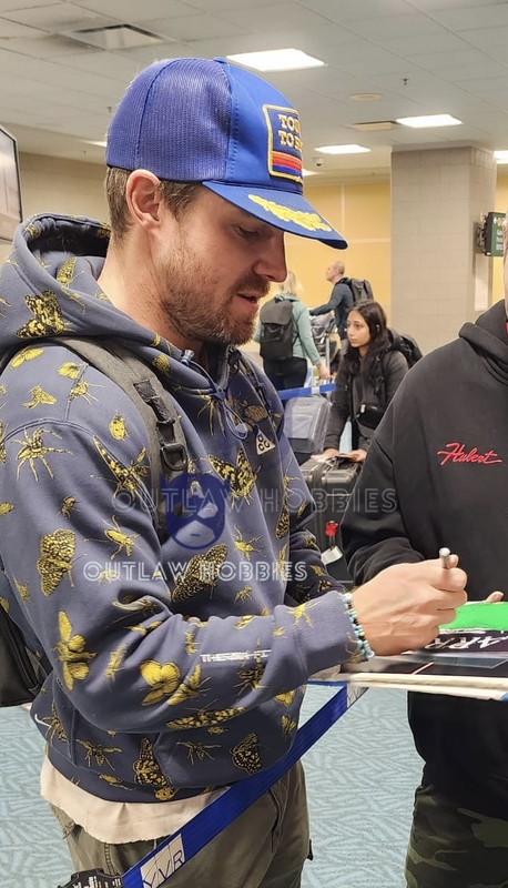 Stephen Amell Proof Signing Photo from RACC Autograph Collector Outlaw Hobbies