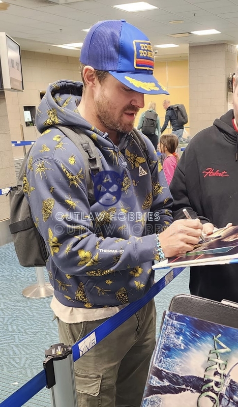 Stephen Amell Proof Signing Photo from RACC Autograph Collector Outlaw Hobbies