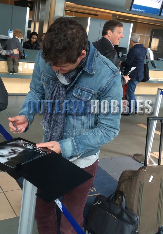 Pedro Pascal Proof Signing Photo from RACC Autograph Collector Outlaw Hobbies