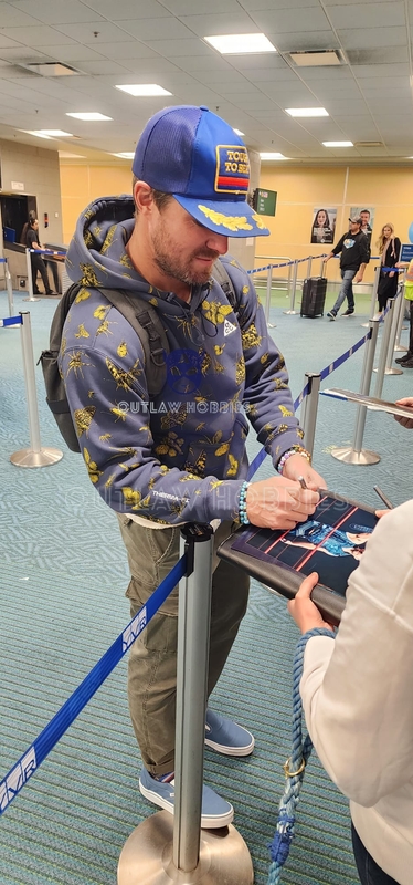 Stephen Amell Proof Signing Photo from RACC Autograph Collector Outlaw Hobbies Stephen Amell Proof Signing Photo from RACC Autograph Collector Outlaw Hobbies